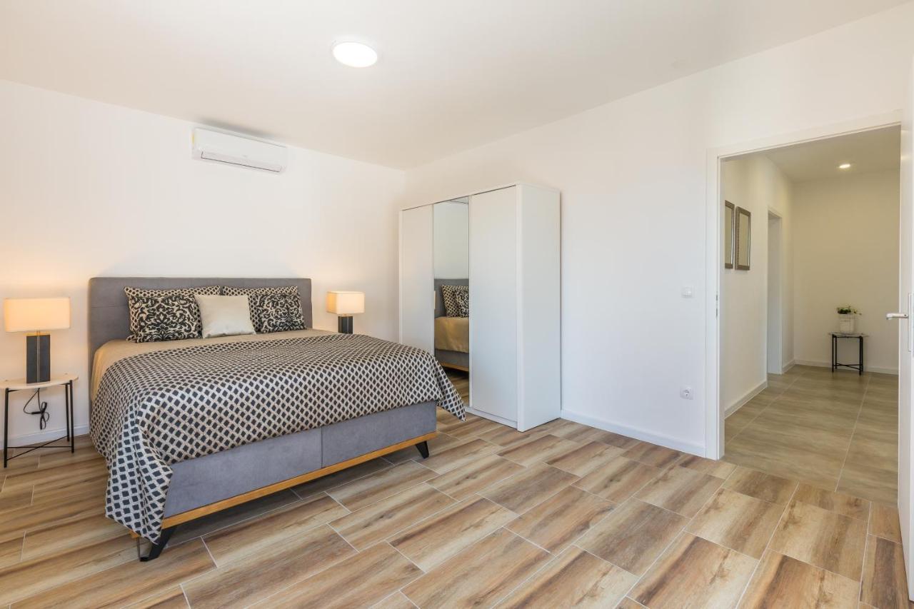 Luxury 2 Bedroom Apartment With Sea View Baška Voda Eksteriør bilde